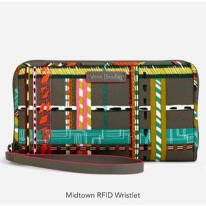 NWT Vera Bradley Midtown RFID Wristlet in Performance Twill - City Plaid